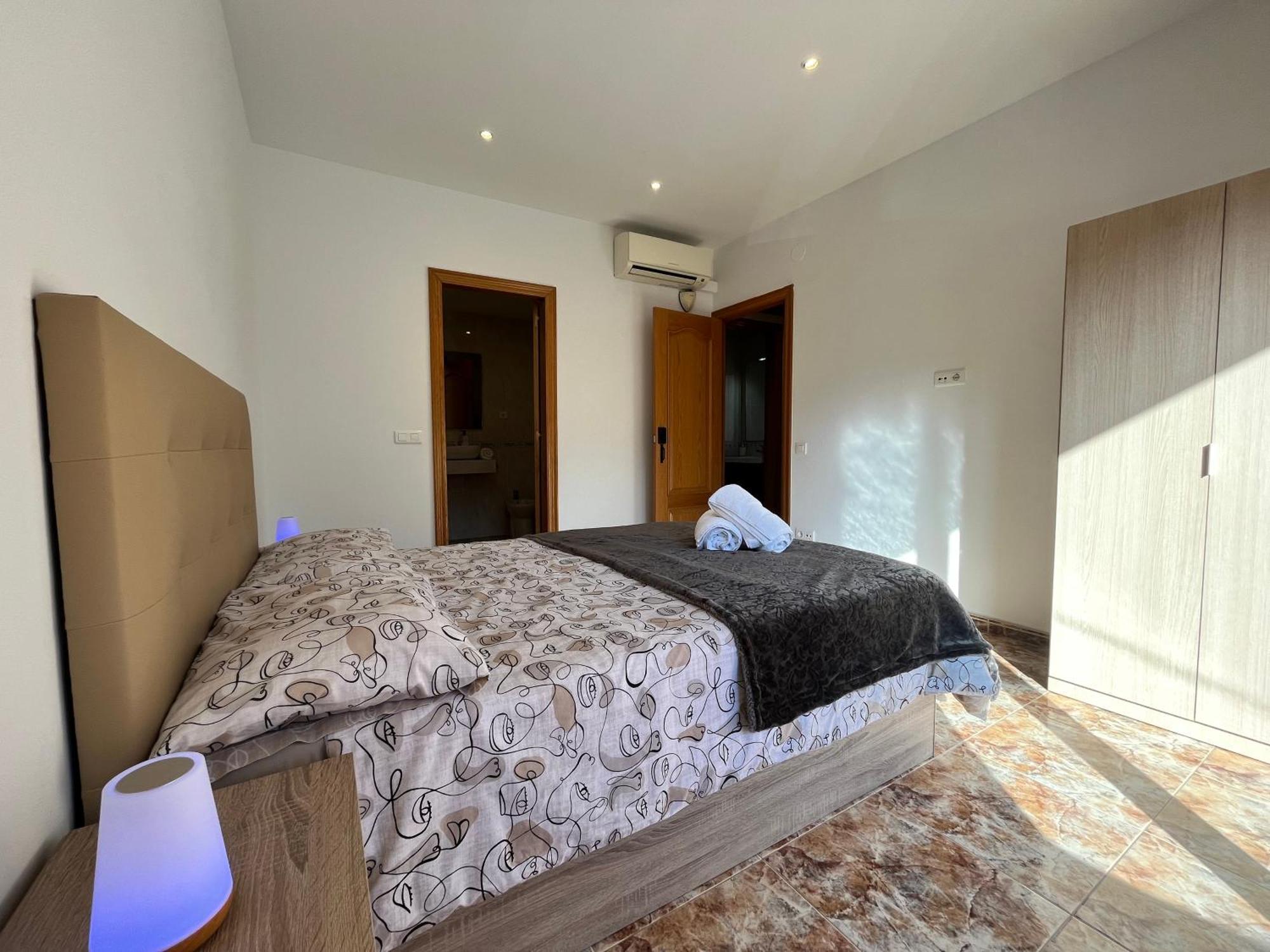 Amplio Apartamento, 5 Camas Sant Esteve Sesrovires Exterior foto